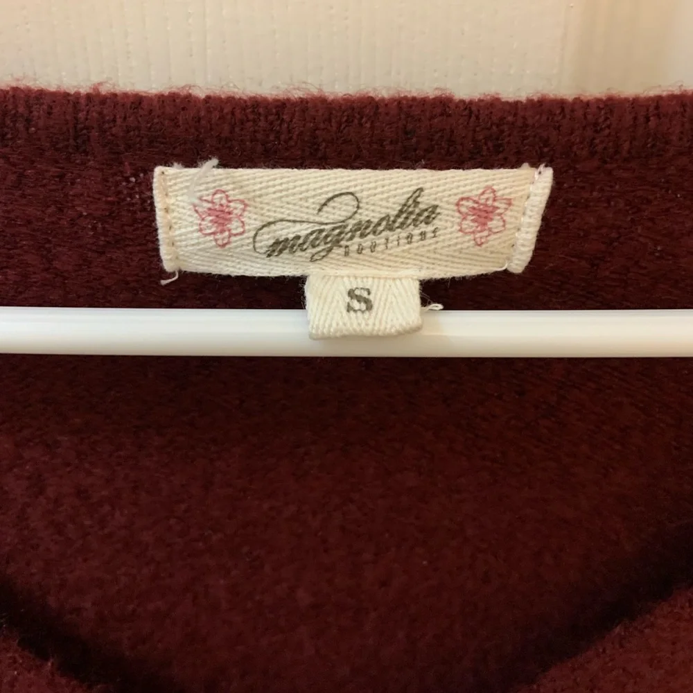 NWOT Magnolia Boutique V-neck Sweater - Picture 2 of 6